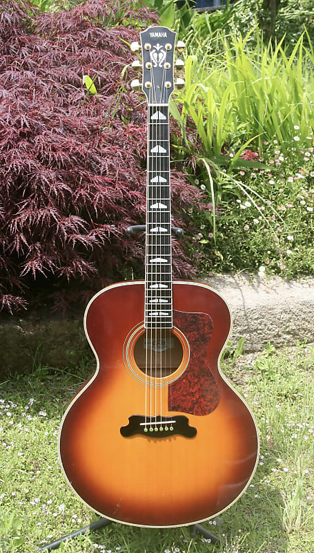 YAMAHA CJ-22 Jumbo Acoustic Guitar