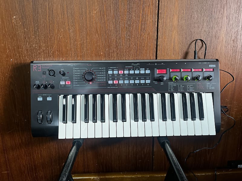 Korg R3 SYNTHESIZER/VOCODER w/box, mic, power supply Radias | Reverb