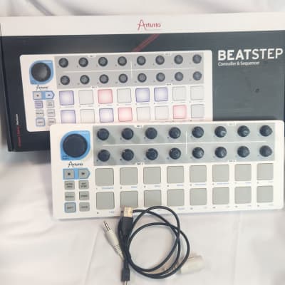 Arturia BeatStep MIDIコントローラー Amazon.com: Arturia BeatStep Controller and Sequencer Bundle