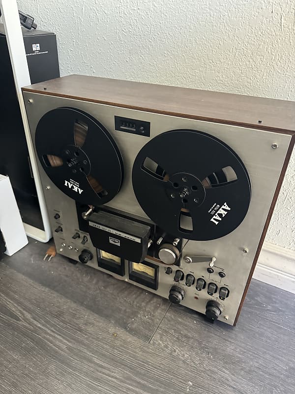 Akai GX-270D 2-Channel 4-Track Recorder Tape Recorder 1976 - 1977 - Silver image 1