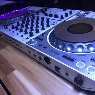 Pioneer DJ DDJ-1000SRT ホワイト DDJ-1000SRT-W (archived) 4-channel performance DJ controller