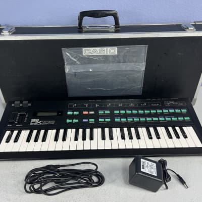 Yamaha DX100 Programmable Algorithm Synthesizer + Hard Case