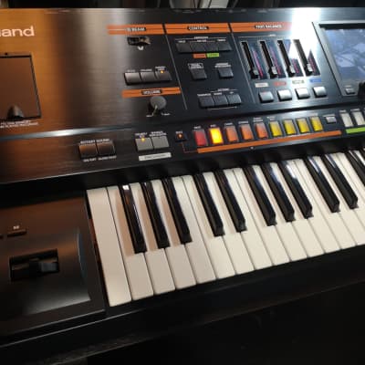 Roland Jupiter 80 V2 / Synthonia Libraries / Manuals / Original Box