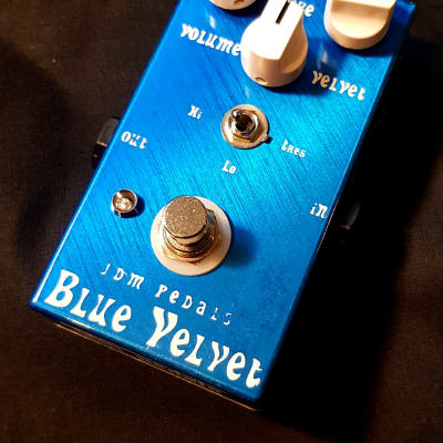 JDM Pedals "Blue Velvet" | Fuzzface & Tonebender MK1.5 | Unique control puts both fuzzes in one image 2