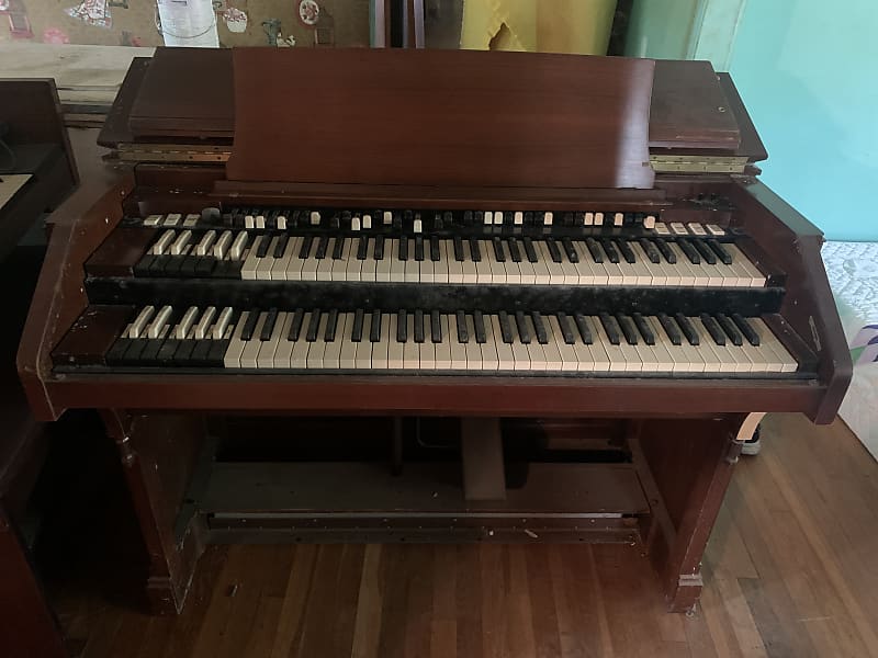 REDUCED - must sell Hammond 3 Vintage Organs 2 benches, Pilot 171 speaker, speaker wires Wood image 1
