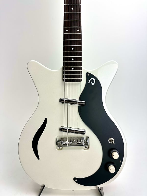 Danelectro 59 Semi Hollow in White Reverb