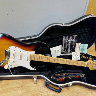 Fender American Deluxe Stratocaster 3-Colour Sunburst 2004 Electric Guitar for sale