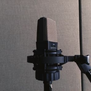 AKG C414 B XLS Large Diaphragm Multipattern Condenser Microphone