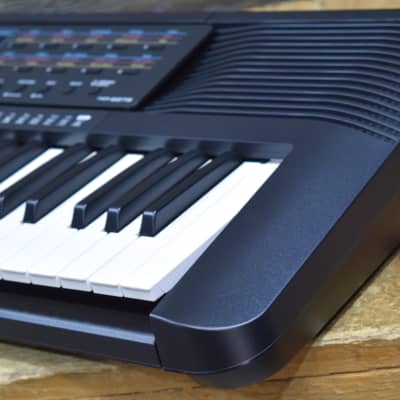 Yamaha PSR-E273 Portable Keyboards 61-Key Entry-Level Portable Digital Keyboard image 3