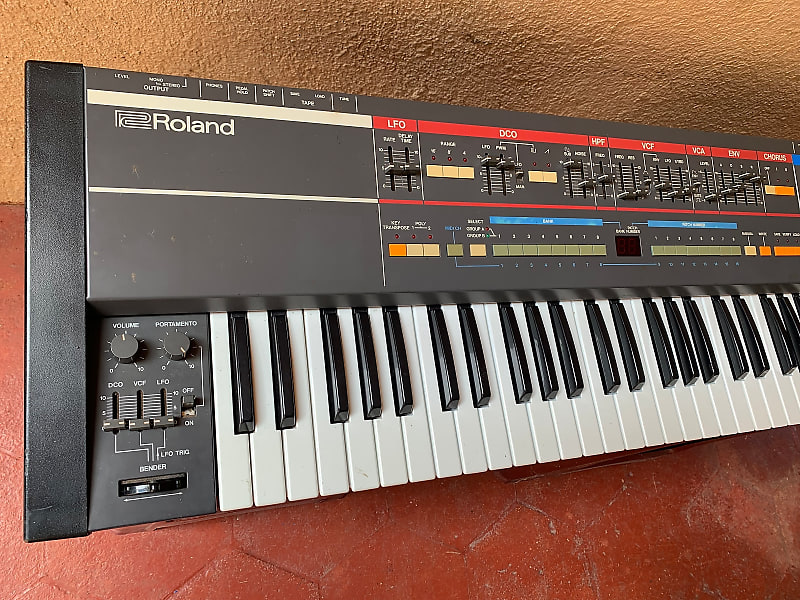 Roland Juno-106 61-Key Programmable Polyphonic Synthesizer