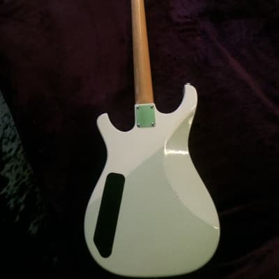 Larrivee Custom Fretless Bass Guitar 1985 Pearl White image 4