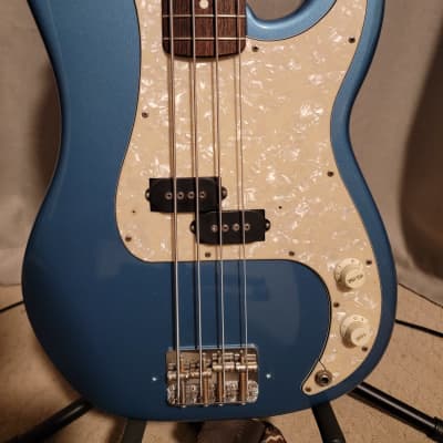 Fender Standard Precision Bass with Rosewood Fretboard 1991 - 2008 Lake Placid Blue image 2