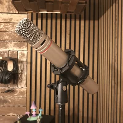 AKG C1000 S Small Diaphragm Multipattern Condenser