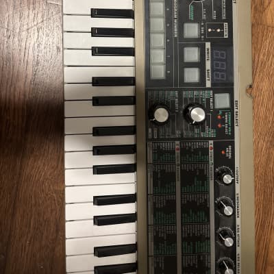 Korg MicroKORG 37-Key Synthesizer/Vocoder 2002 - 2019 - Silver