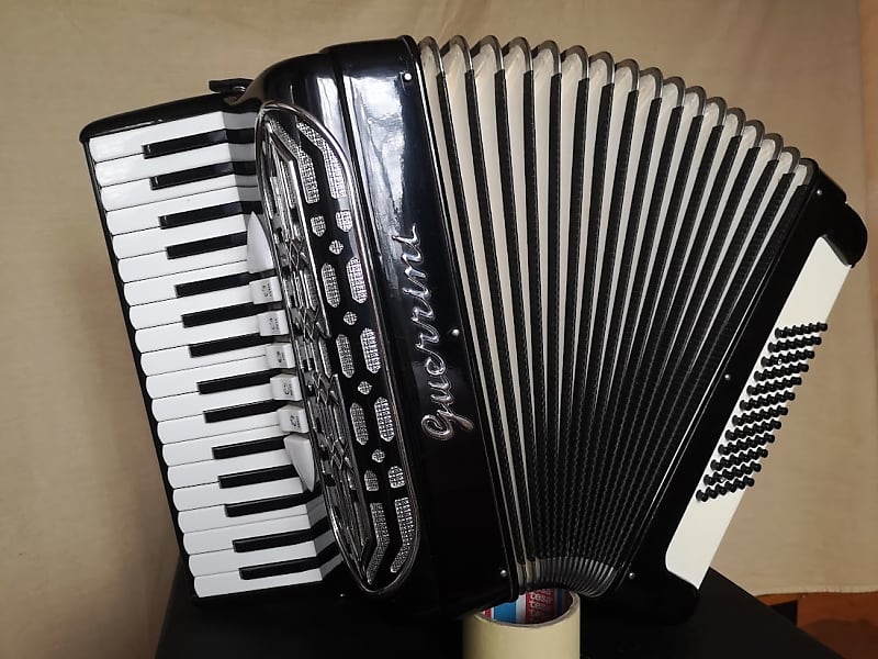 Guerrini (3/4 reeds) accordion Reverb