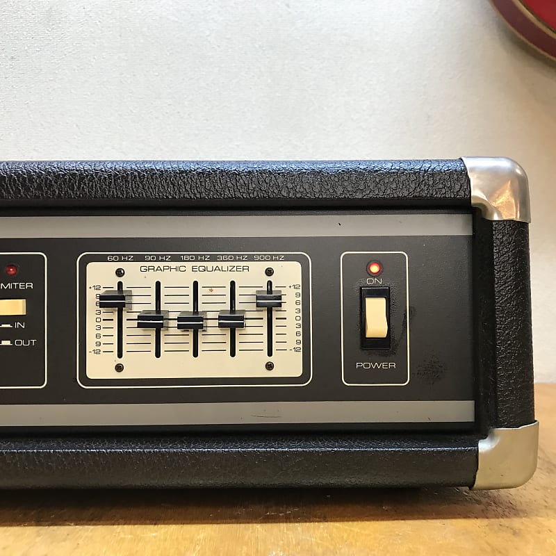 Loud and proud Acoustic B120 Bass head with EQ and limiter