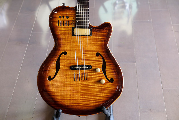 Godin sales multiac jazz