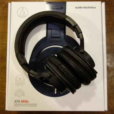 Audio-Technica ATH-M40x Closed-Back Professional Studio Monitor Headphones Black image 4