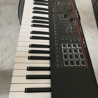 Roland FANTOM-07 76-Key Workstation Keyboard 2022 - Present - Black