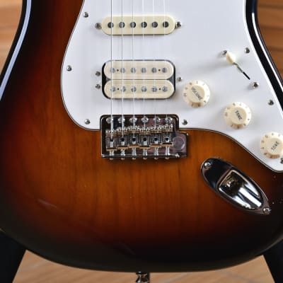 Fender American Performer Stratocaster HSS Rosewood Fingerboard 3 Tone Sunburst image 4