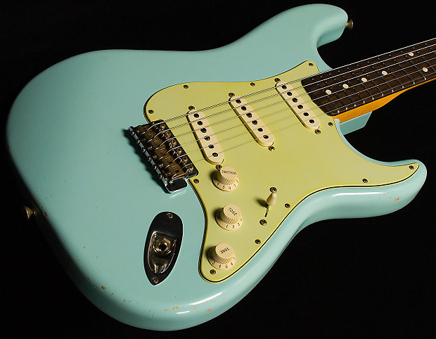 Daphne blue on sale relic stratocaster