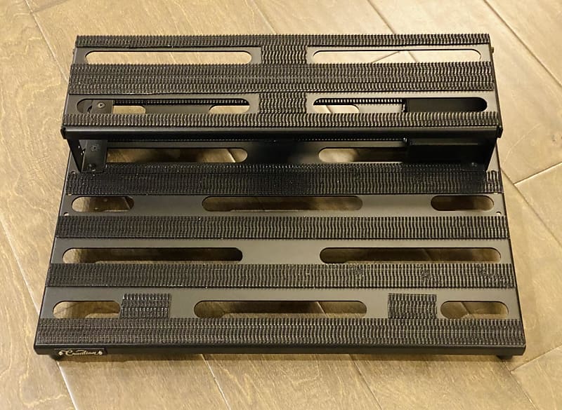 Creation Aero 18x12.5 Pedalboard w/Riser, Patch Bay & Soft Reverb