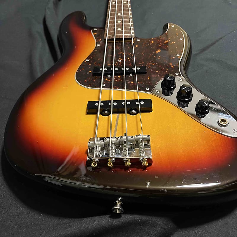 2017 Fender Japan JB62-58 1962's Reissue Jazz Bass 3tone Sunburst