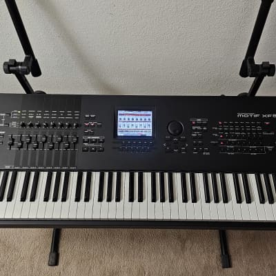 Yamaha Motif XF 8 Production Synthesizer With Deluxe Hardshell Case in Excellent Condition