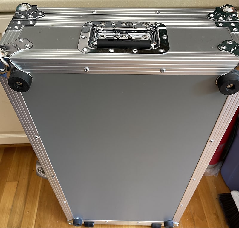 Pedaltrain PT3 Pedalboard Hard case 32x18x8 Reverb