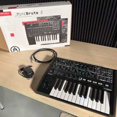 Arturia MiniBrute 2 25-Key Synthesizer 2022 - Present - Black