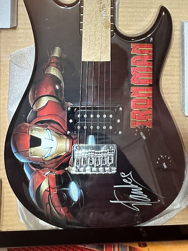 Peavey “FULL SIZE” LIMITED EDITION IRON MAN ROCKMASTER SIGNED BY STAN LEE (never played) with all accessories & photo of STAN SIGNING IT!! image 1