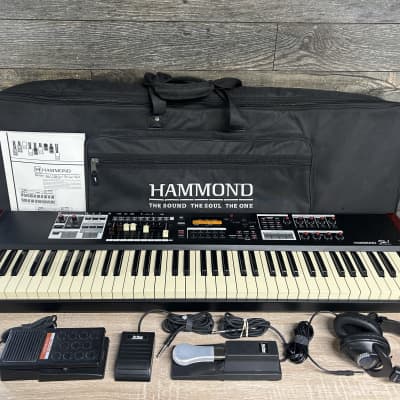 Hammond SK1-73 Key Digital Keyboard/Organ w/ Case and Lots of Extras #1293