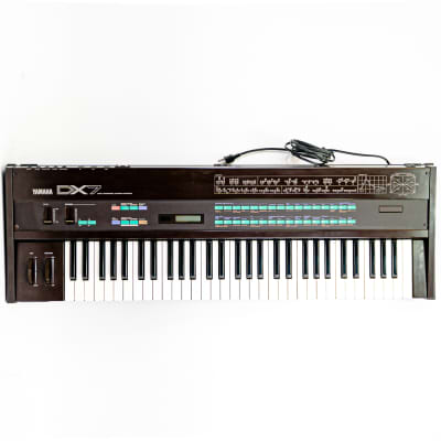 Yamaha DX7 Synthesizer – The FM Powerhouse That Shaped a Generation w/ Original Gigbag, Music Stand
