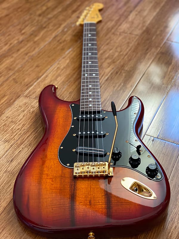 Fender japan ST62G SRV mod ボディ Fender JAPAN ST62SPL SRV w/DiMarzio P.U. - OWH | Blue