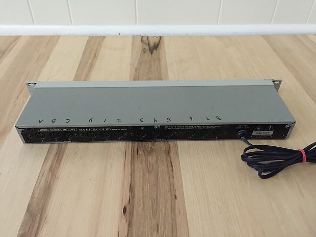 Akai ME30PII Programmable Rack Mount Midi Patch Bay *Works Great