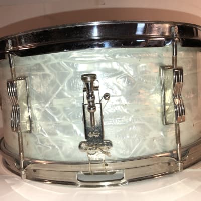 Ludwig No. 490 Pioneer 6.5” x 14" 6-Lug Snare Drum with Keystone Badge 1960 -1963 White Marine Pearl image 2