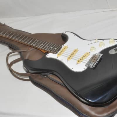 Fender Japan Stratocaster, MADE IN JAPAN, E533747 Electric Guitar Ref. No 6751