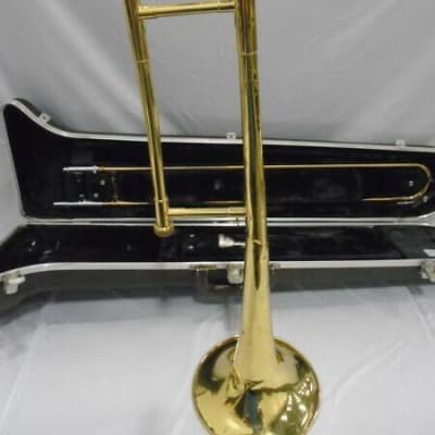 Selmer Bundy Trombone, USA, with Mouthpiece & Case. Good Condition image 2