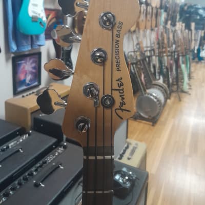 Fender American Deluxe Precision Bass with Rosewood Fretboard 2011 - 2015 - 3-Color Sunburst image 3