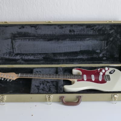 石ロゴ Fernandes FLG-70 BS 1978～1979 MIJ hqdefault.jpg