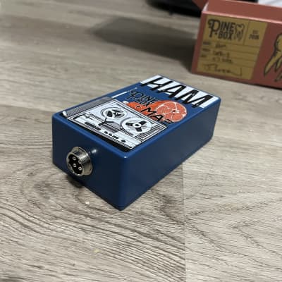 Pine-Box Customs & Mask Audio Electronics HAM 2022 - Lucky (Blue) image 4