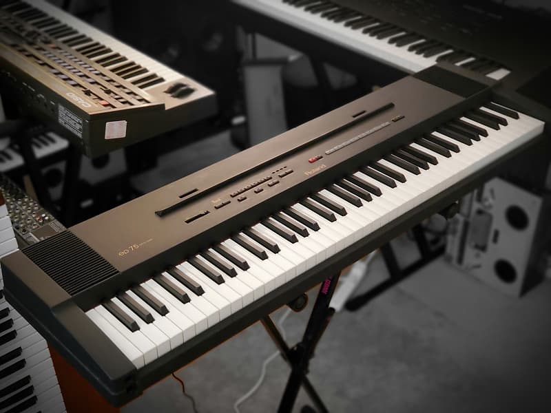 ROLAND EP75 SEMI WEIGHTED 76 KEY DIGITAL PIANO FULLY FUNCTIONAL IN AMAZING CONDITION