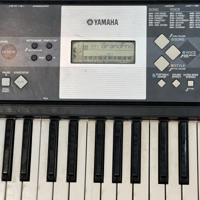 Yamaha YPT-230 Portable Keyboard with MIDI used