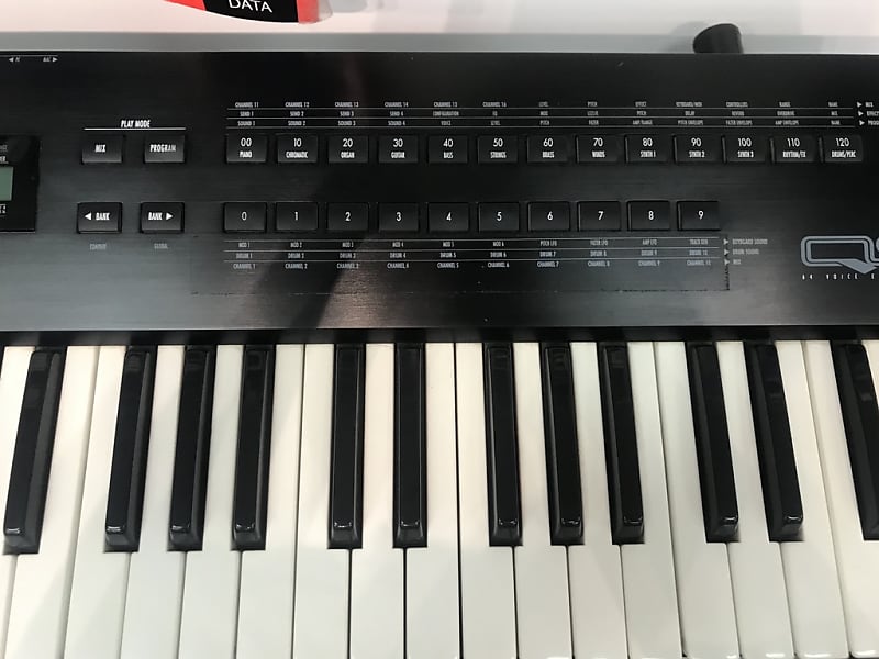 ALESIS QS6.1 アレシス シンセサイザー ケース付き ALESIS QS6.1 アレシス シンセサイザー ケース付き ALESIS QS6.1