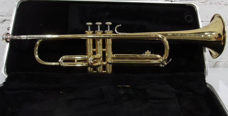 Selmer Bundy Trumpet, complete with case and mouthpiece | Reverb