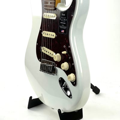 Fender American Ultra Stratocaster®, Rosewood Fingerboard, Arctic Pearl image 2