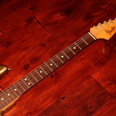 2006 Fender Custom shop 1964 Stratocaster Relic  Rare Gold Sparkle image 7