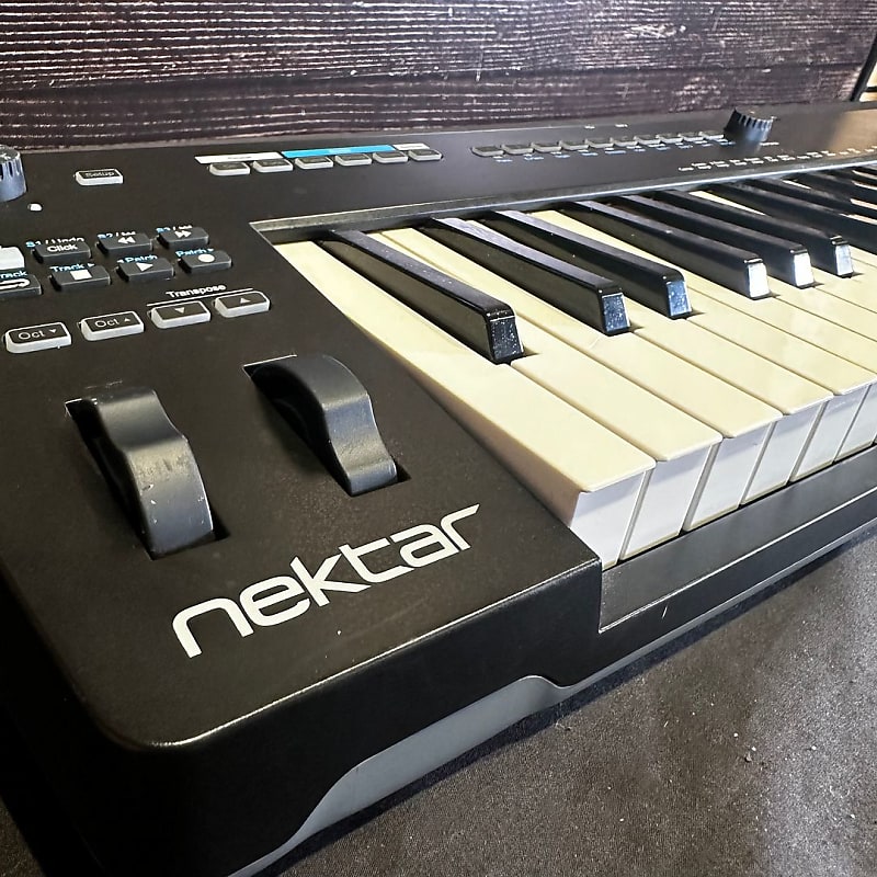 Nektar Impact GXP88 MIDI Keyboard (Hollywood, CA)