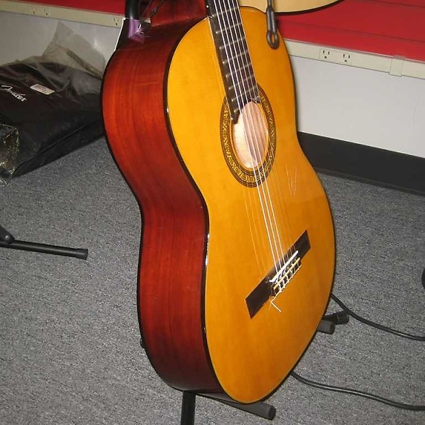 High Quality Nagoya Suzuki No. 34 Classical Guitar Natural with Carved Bat Headstock