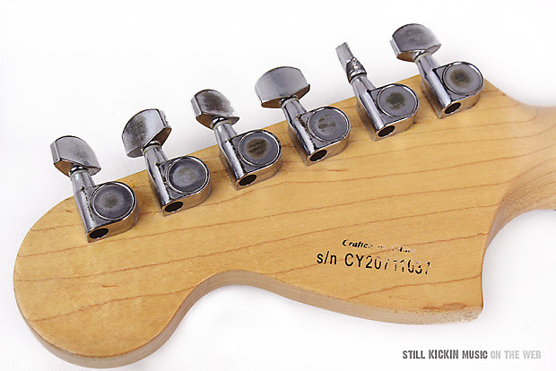Fender Tom Delonge Stratocaster White! Relic! Rare Squier Fender Tom Delonge Stratocaster White! Relic! Rare Squier